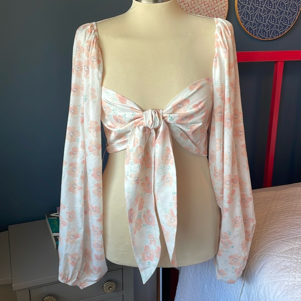 Floral long sleeve tie front crop top